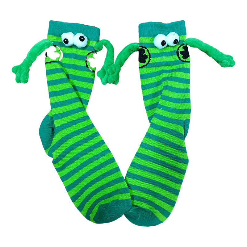 Couple love magnet holding hands socks